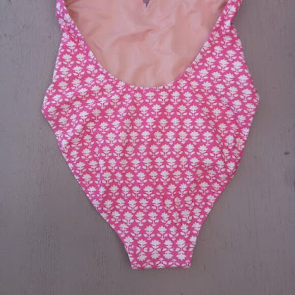 J. Crew | NWOT One Piece Swimsuit Twist-Front Keyhole Pink Stamp Floral 0 - Picture 10 of 16